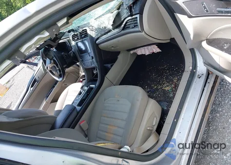 2019 Ford Fusion Hybrid Se z USA, uszkodzony, nr VIN 3FA6P0LU4KR207553